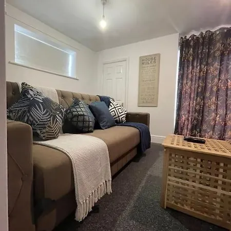 City Escape! Fishponds Apartment, Bristol, Sleeps Up To 4 Guests * Bristol