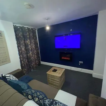 Escape! Fishponds Apartment, Bristol, Sleeps Up To 4 Guests 布里斯托