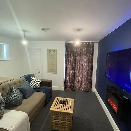 Escape! Fishponds Apartment, Bristol, Sleeps Up To 4 Guests 布里斯托