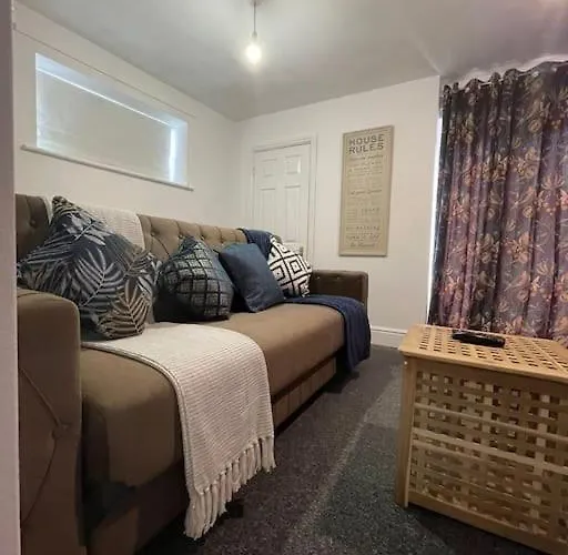 City Escape! Fishponds Apartment, Bristol, Sleeps Up To 4 Guests * 布里斯托