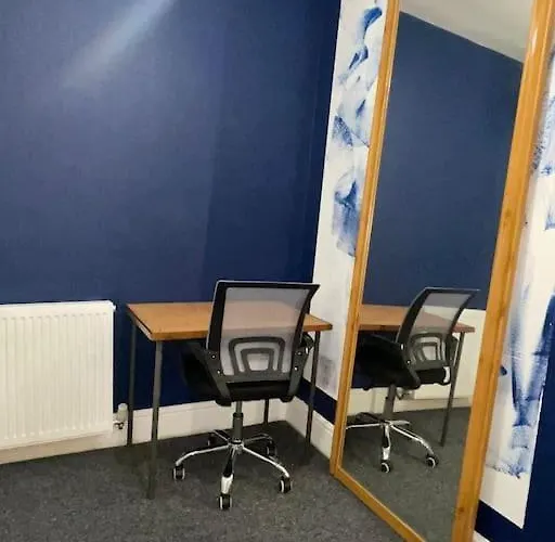 City Escape! Fishponds Apartment, Bristol, Sleeps Up To 4 Guests *