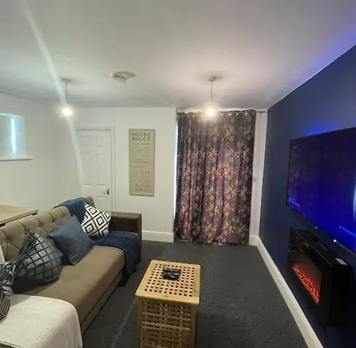 City Escape! Fishponds Apartment, Bristol, Sleeps Up To 4 Guests 布里斯托