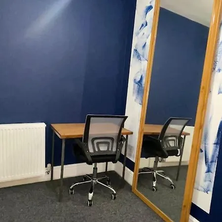 City Escape! Fishponds Apartment, Bristol, Sleeps Up To 4 Guests *