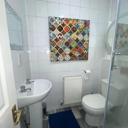 City Escape! Fishponds Apartment, Bristol, Sleeps Up To 4 Guests * Bristol