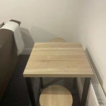 City Escape! Fishponds Apartment, Bristol, Sleeps Up To 4 Guests *